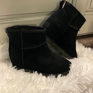 UGG Black Femme Mini Boot ✨